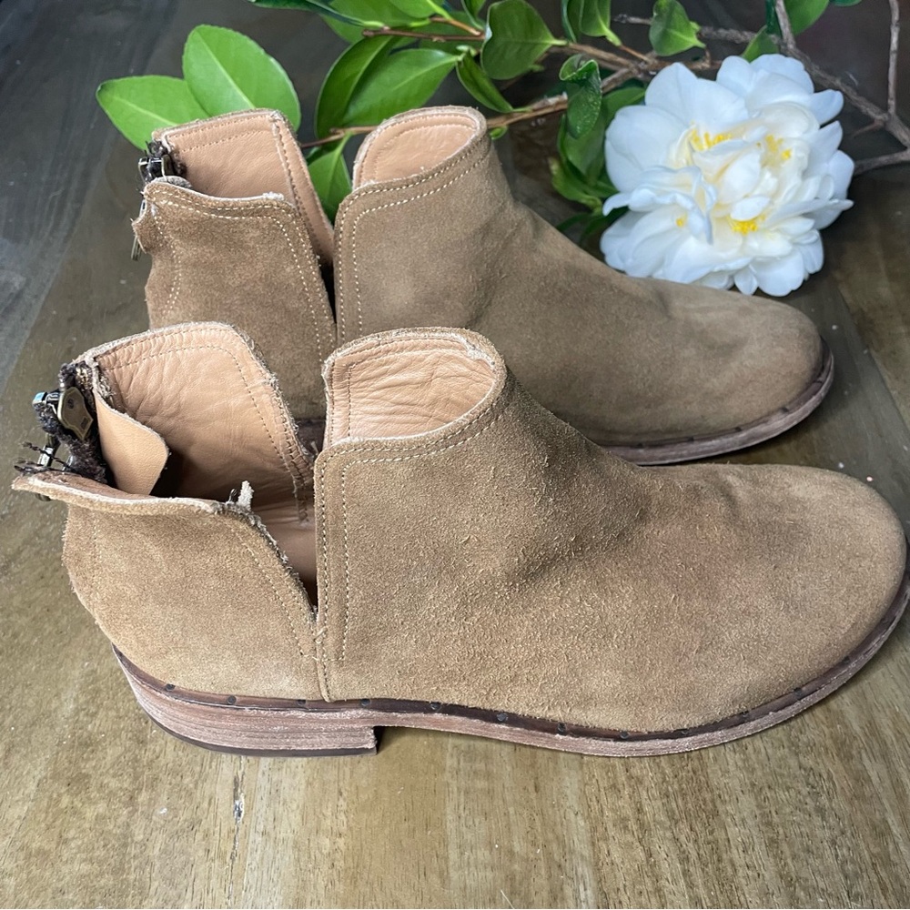beek.. Falcon Suede Ankle Bootie - Picture 13 of 16